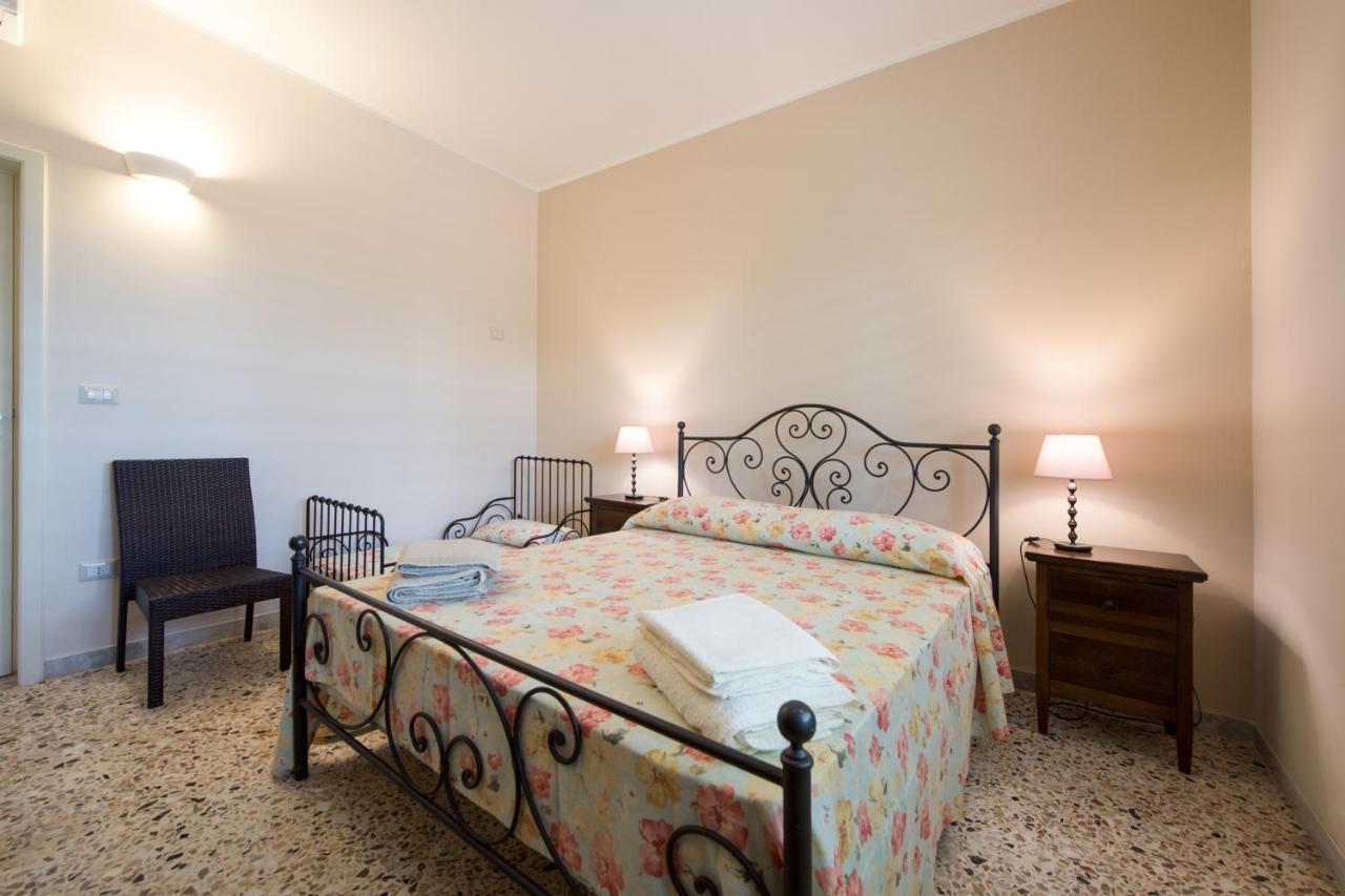 Parco Degli Aranci Bed & Breakfast Cutrofiano Exterior photo